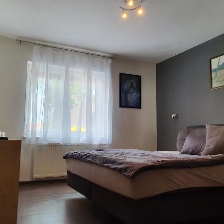 Schlafzimmer, Ruhige Lage In Meppen --- Check-In Mit Schluesselkasten Exterior foto