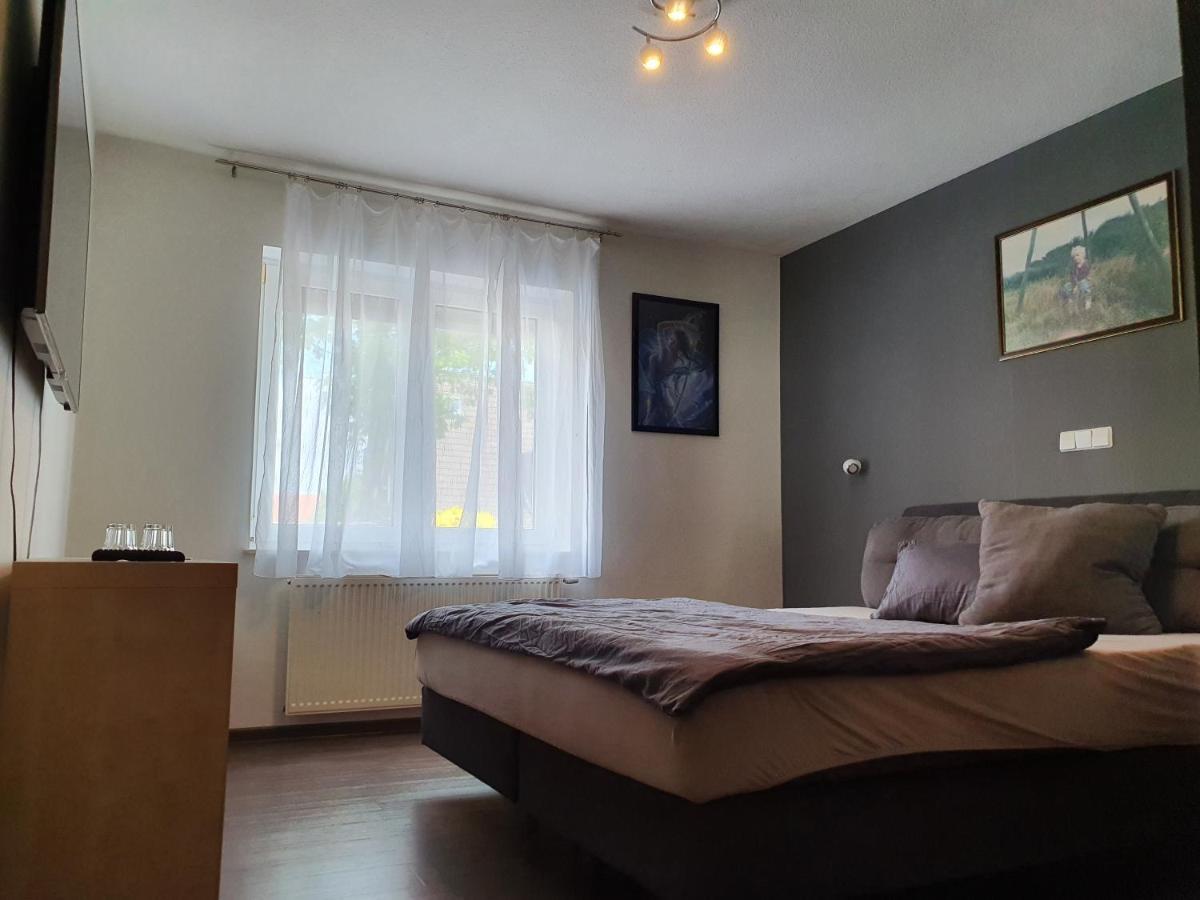 Schlafzimmer, Ruhige Lage In Meppen --- Check-In Mit Schluesselkasten Exterior foto